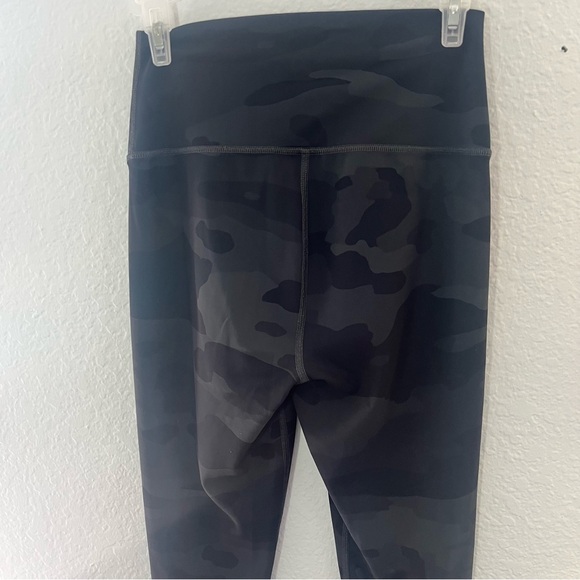 Alo Yoga Camo Highwaist Legging Women’s Small - Picture 9 of 12